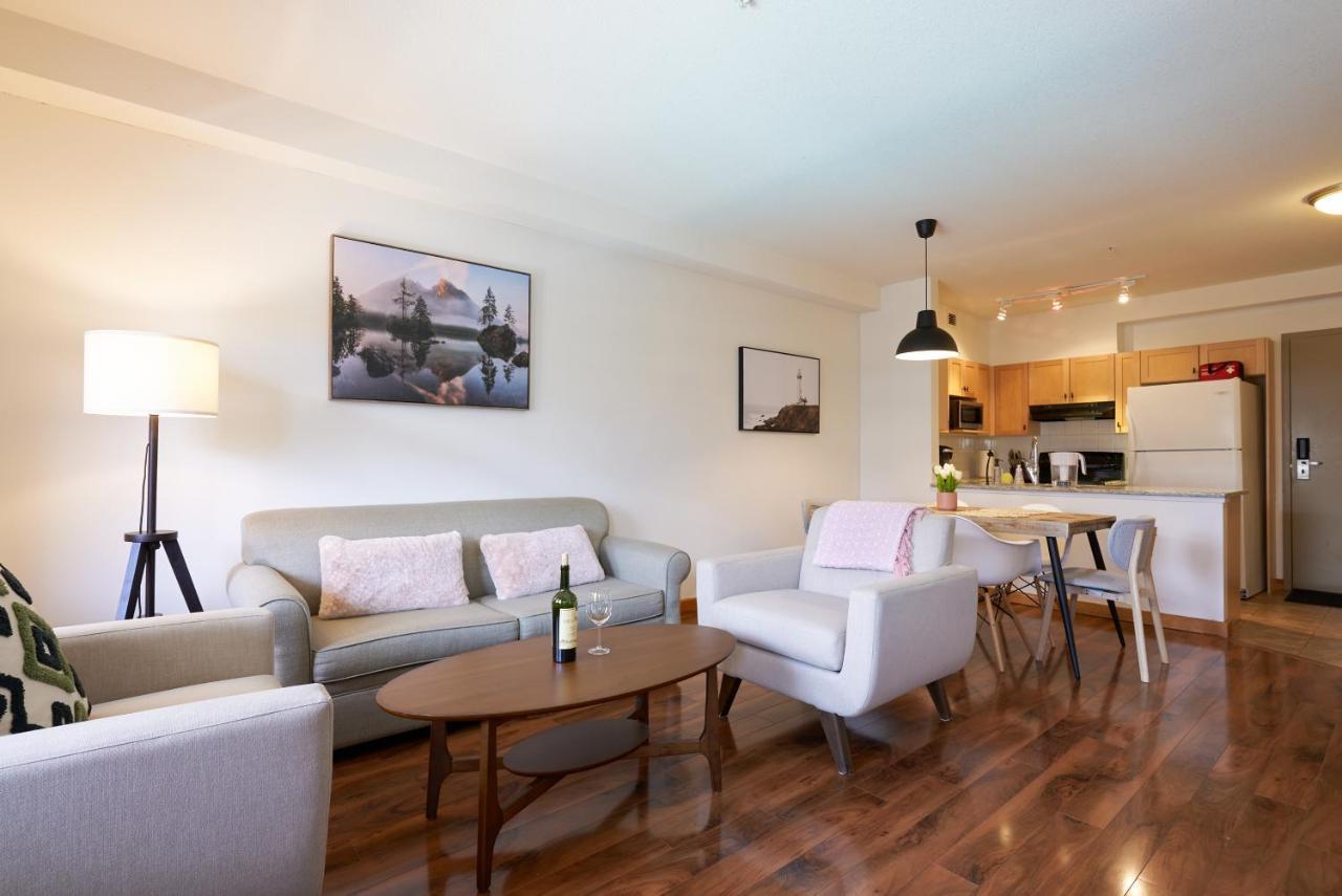 Appartamento Mtn View Escape With King Size Bed With Outdoor Pool - Banff Pass Included! Canmore Esterno foto