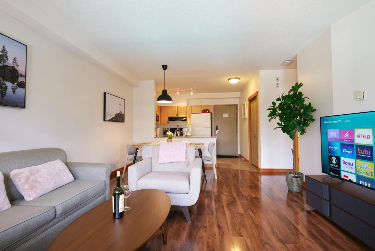 Appartamento Mtn View Escape With King Size Bed With Outdoor Pool - Banff Pass Included! Canmore Esterno foto