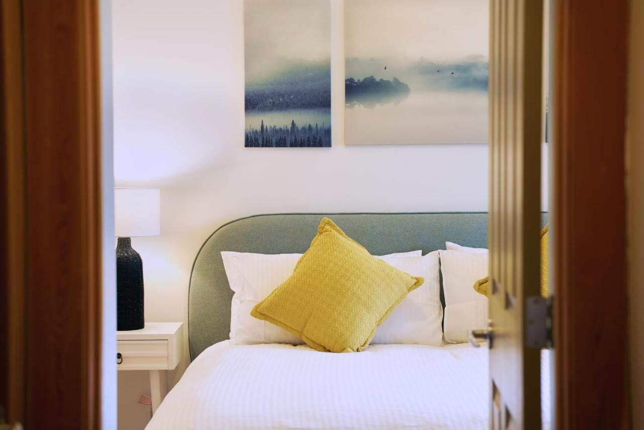 Appartamento Mtn View Escape With King Size Bed With Outdoor Pool - Banff Pass Included! Canmore Esterno foto