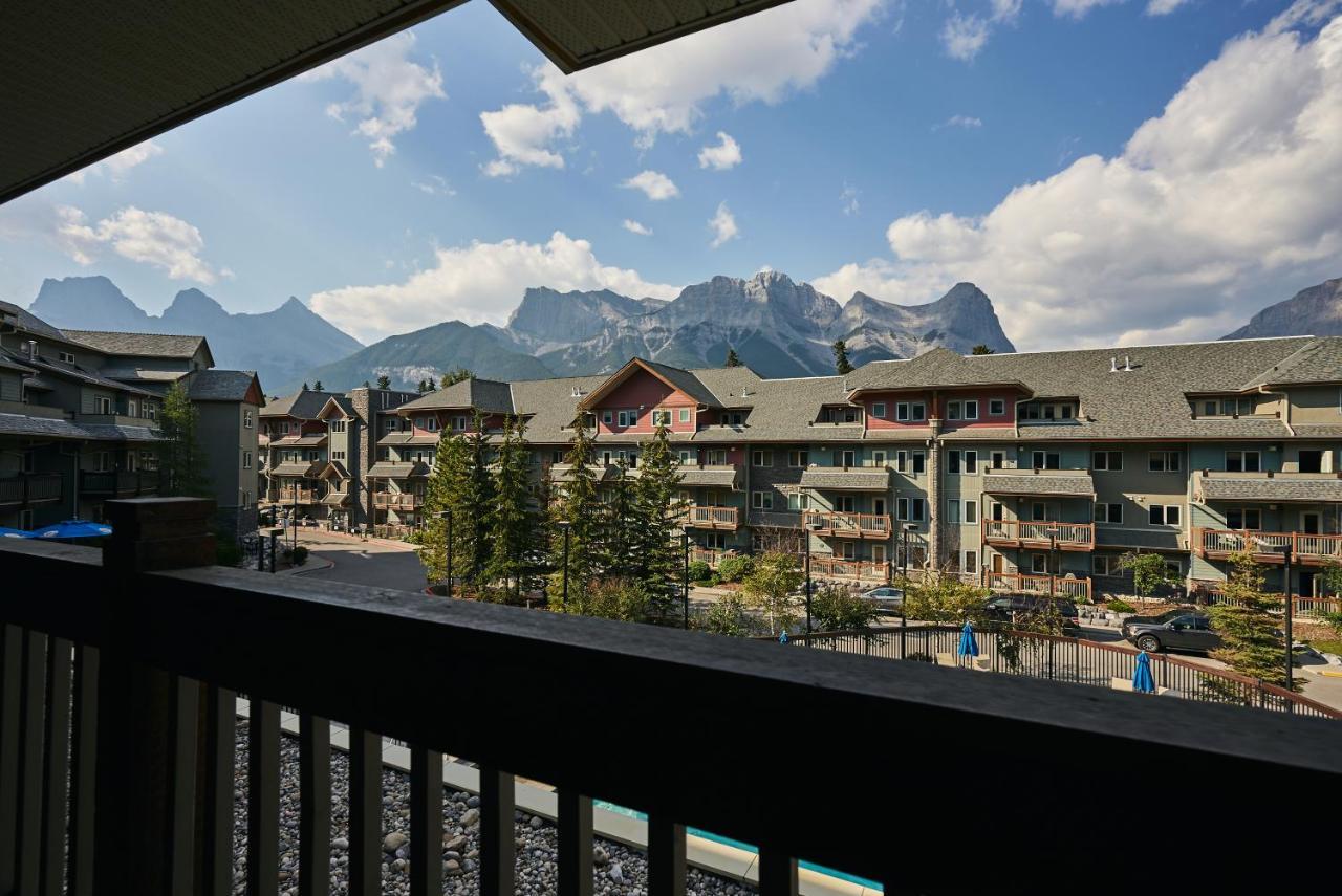 Appartamento Mtn View Escape With King Size Bed With Outdoor Pool - Banff Pass Included! Canmore Esterno foto