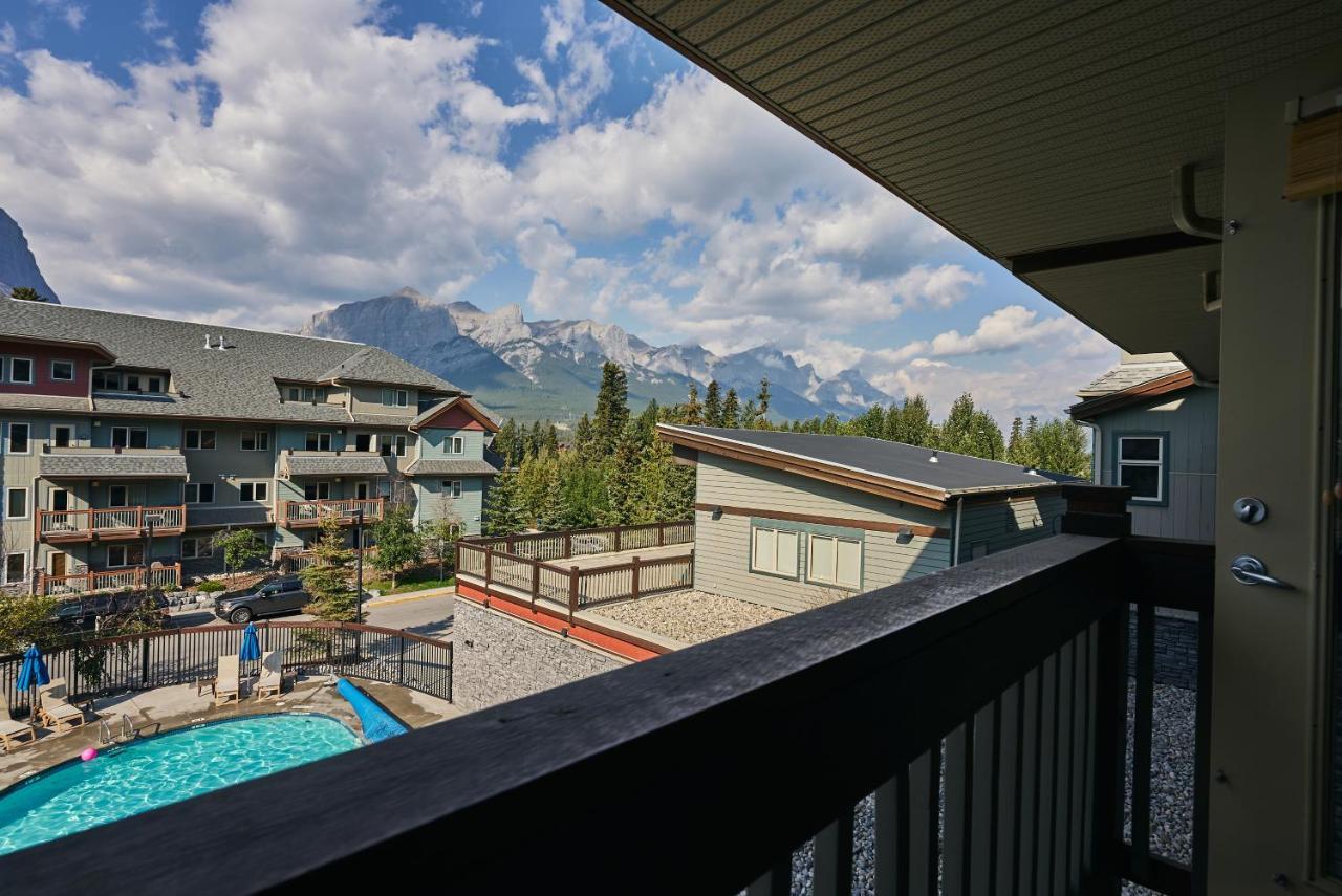 Appartamento Mtn View Escape With King Size Bed With Outdoor Pool - Banff Pass Included! Canmore Esterno foto