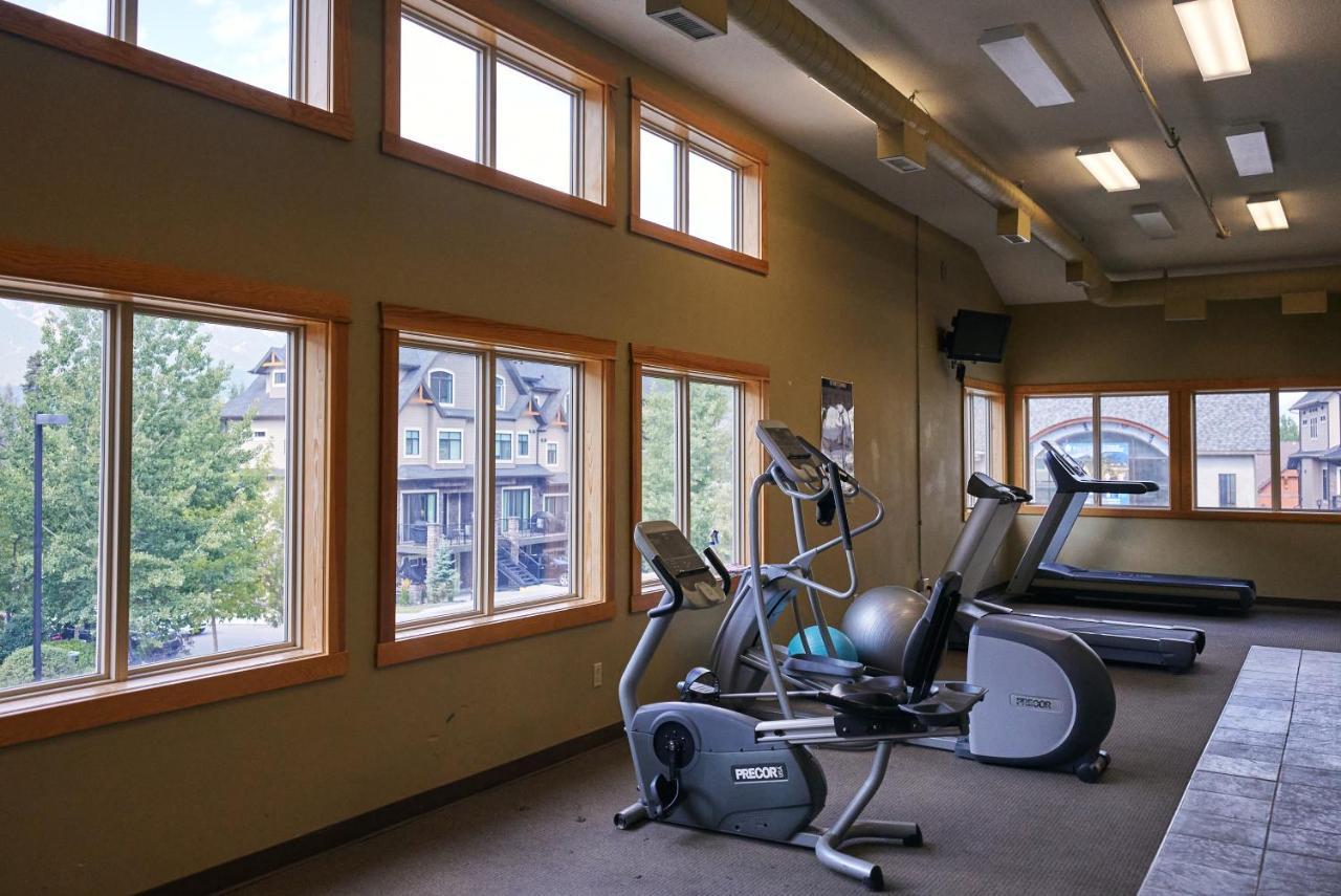 Appartamento Mtn View Escape With King Size Bed With Outdoor Pool - Banff Pass Included! Canmore Esterno foto